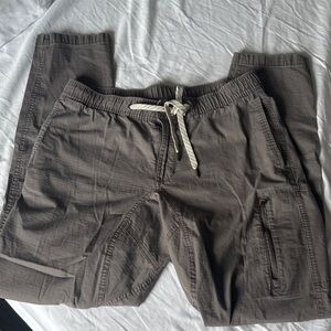 Vuori Men's Ripstop Cargo Pants in Brown